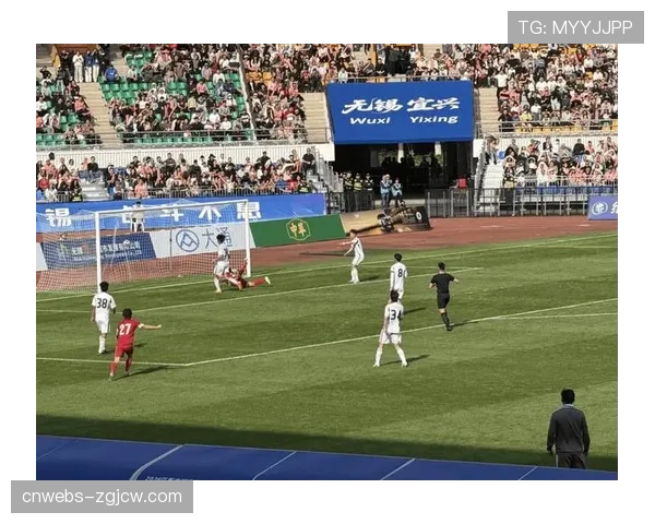 苏超热身赛苏州队1-1战平无锡队，两万球迷现场观赛助威